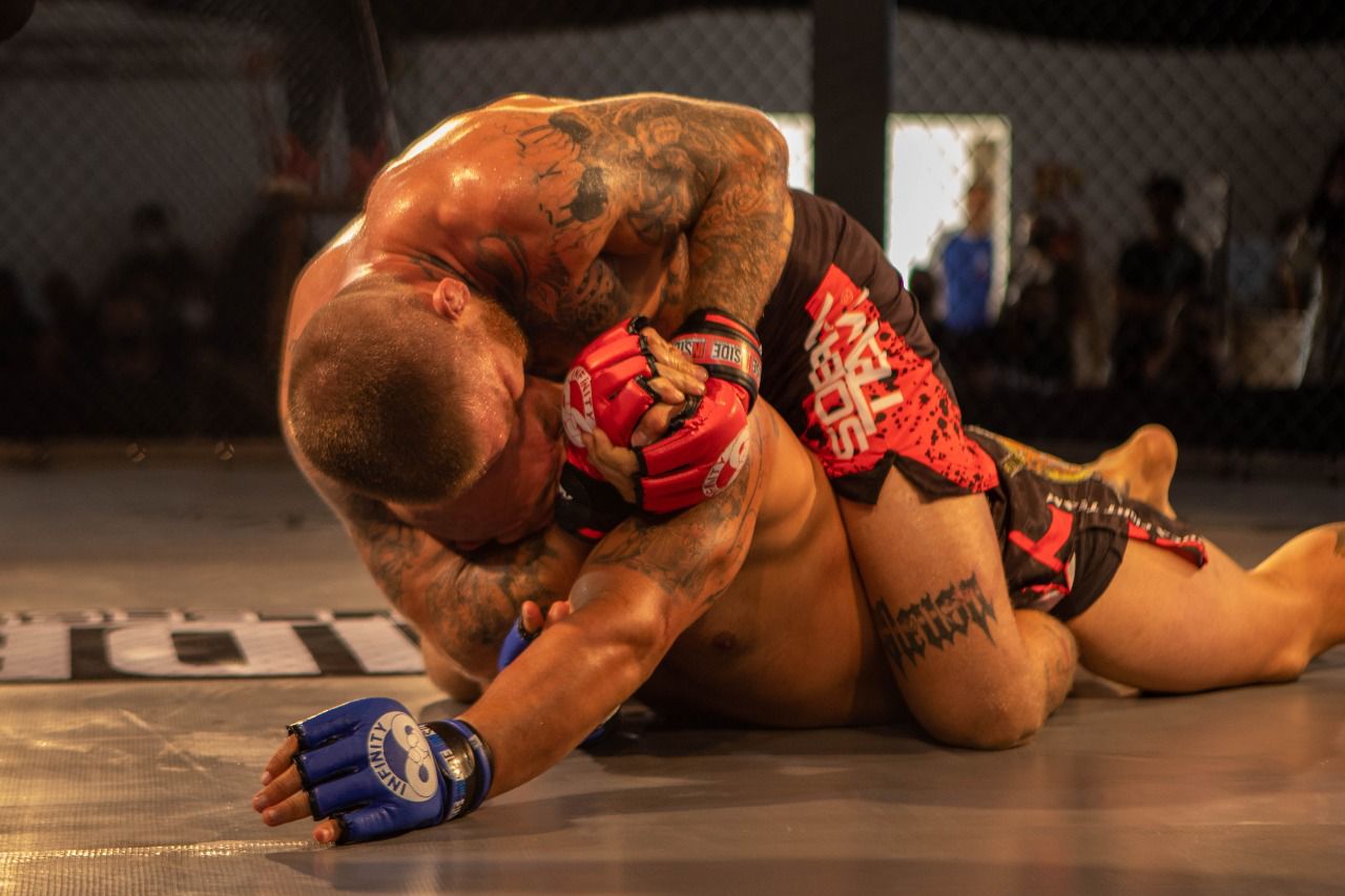 Patrick no MMA - cage